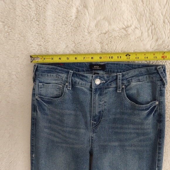 True Religion Becca Mid Rise Bootcut, Size 31. - Picture 9 of 17